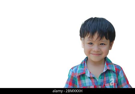 Isoliert Porträt asiatische junge lächelte glücklich auf weißem Hintergrund mit Clipping-Pfad. Stockfoto