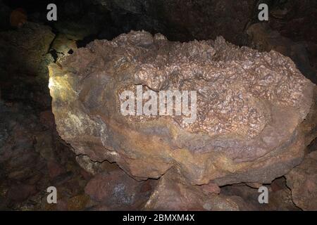 Felsformation in der Vatnshelir Cave, einem Lavarohr auf der Snaefellsnes Peninsula, West Island. Stockfoto