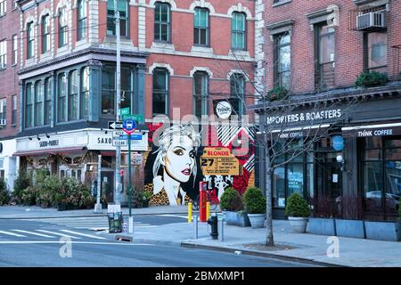 Ein Debbie Harry Wandbild auf einem Gebäude in Manhattan. Stockfoto