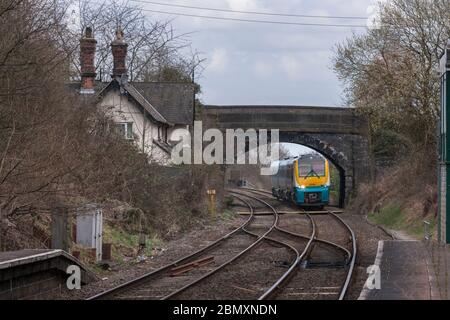 Arriva Zug Wales Alstom Coradia Klasse 175 Diesel-Zug Ankunft in Runcorn East auf der nördlichen Cheshire Bahnlinie Stockfoto