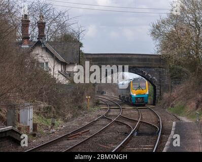 Arriva Zug Wales Alstom Coradia Klasse 175 Diesel-Zug Ankunft in Runcorn East auf der nördlichen Cheshire Bahnlinie Stockfoto