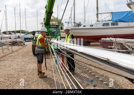 Mitarbeiter, die in der britischen Werft arbeiten Stockfoto