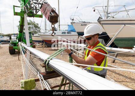 Mitarbeiter, die in der britischen Werft arbeiten Stockfoto