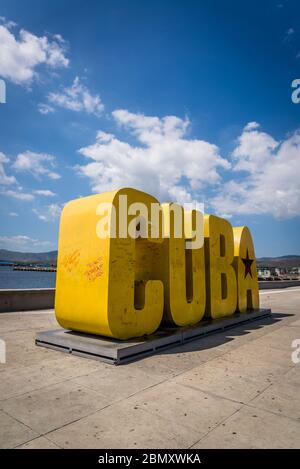 Kuba skulpturale Buchstaben Zeichen, Parque Alameda, Santiago de Cuba, Kuba Stockfoto