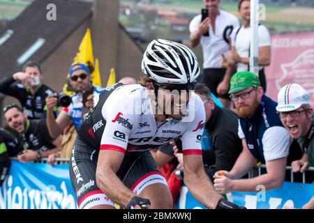 2016 Flandern-Rundfahrt 3. April. Fabian Cancellara (Trek–Segafredo) über die letzte Besteigung des Paterbergs bei der 100. Ausgabe der Tour of Fland Stockfoto