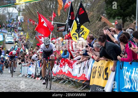 2016 Flandern-Rundfahrt 3. April. Fabian Cancellara (Trek–Segafredo) über die letzte Besteigung des Paterbergs bei der 100. Ausgabe der Tour of Fland Stockfoto