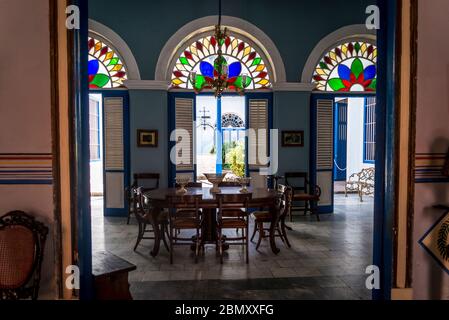 Esszimmer, Museo de Ambiente Histórico Cubano, 19. Jahrhundert Erweiterung des ursprünglichen Hauses mit feinen Möbeln, Santiago de Cuba, Kuba Stockfoto