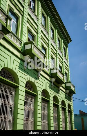 Neu renoviertes Gebäude im historischen Stadtzentrum, Santiago de Cuba, Kuba Stockfoto