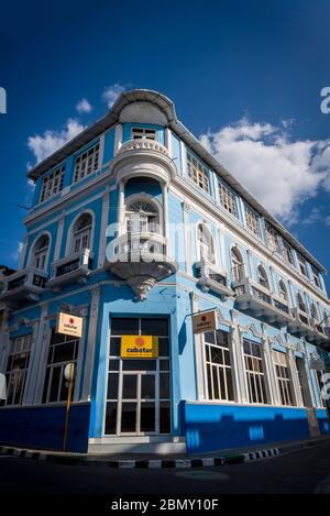 Farbenfrohe, neu restaurierte historische Gebäude im Zentrum der Stadt, Santiago de Cuba, Kuba Stockfoto