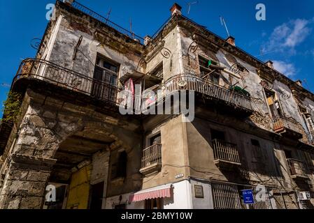 Verödlte Wohngebäude in der Altstadt, Havanna Vieja, Havanna, Kuba Stockfoto