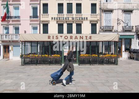 VENEDIG, ITALIEN - MAI 08: Das Luxushotel Pensione Wildner ist wegen Abwesenheit von Touristen geschlossen. Italien war das erste Land, das eine landesweite auferlegt Stockfoto