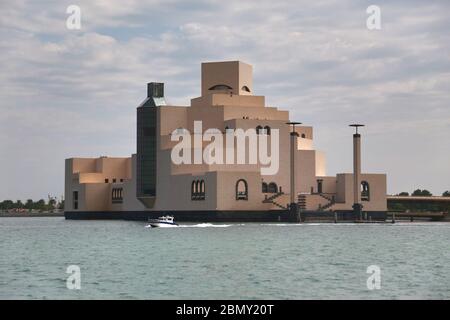 Doha ,Katar 15. November 2018 der Blick auf den hafen von doha, Katar vom Museum für Islamische Kunst Stockfoto