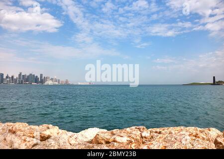 Doha ,Katar 15. November 2018 der Blick auf den hafen von doha, Katar vom Museum für Islamische Kunst Stockfoto