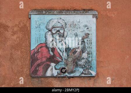 VENEDIG, ITALIEN - MAI 08: Ein Graffiti von Blu ist an einer Wand eines Gebäudes zu sehen. Stockfoto