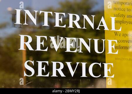 Terre Haute - ca. Mai 2020: Internal Revenue Service Office. Das IRS hat aufgrund von COVID-19 viele Assistenzzentren für Steuerzahler geschlossen. Stockfoto