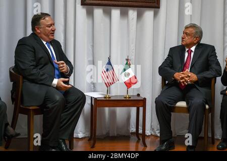 Minister Pompeo trifft den designierten mexikanischen Präsidenten Obrador der US-Außenminister Michael R. Pompeo trifft am 13. Juli 2018 den designierten mexikanischen Präsidenten Andres Manuel Lopez Obrador in Mexiko-Stadt, Mexiko, zusammen. Stockfoto