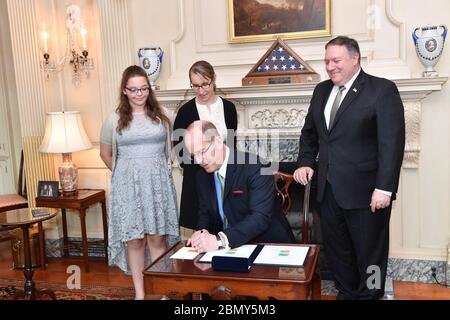 Außenminister Michael Pompeo leitet am 20. August 2018 die Vereidigung von Christopher A. Ford als Assistant Secretary of State for International Security and Nonproliferation. Stockfoto