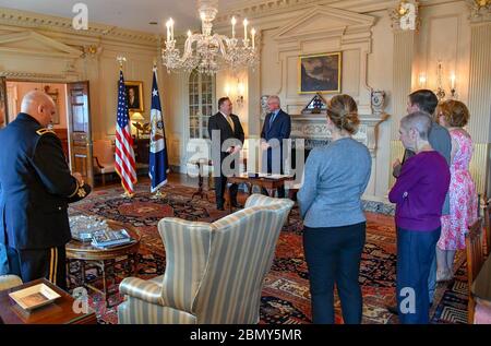 Am 17. August 2018 leitet der US-Außenminister Mike Pompeo die Vereidigungszeremonie für James F. Jeffrey als US-Sonderbeauftragter für Syrien im Außenministerium. Stockfoto