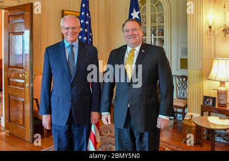 Außenminister Mike Pompeo leitet am 17. August 2018 im US-Außenministerium die Vereidigung von Botschafter James F. Jeffrey als Sonderbeauftragter für Syrien-Engagement. Stockfoto