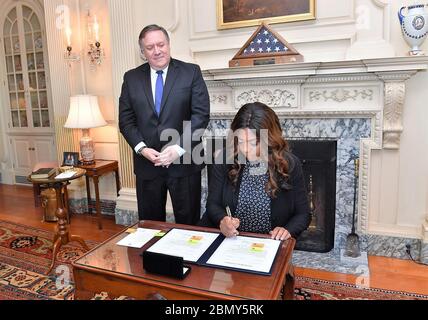 Außenminister Michael Pompeo leitet am 4. September 2018 die Vereidigung von Dr. Kiron Skinner als Direktor für politische Planung im US-Außenministerium. Stockfoto