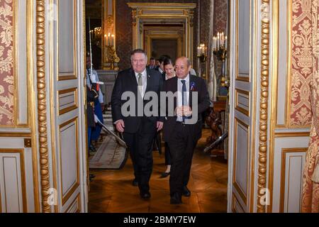Am 11. November 2018 nahm US-Außenminister Michael Pompeo an einem Mittagessen Teil, das von dem französischen Außenminister Jean-Yves Le Drian in Paris veranstaltet wurde, um die Beziehungen zwischen den USA und Frankreich zu stärken und diplomatische Diskussionen zu fördern. Stockfoto