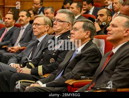 Minister Pompeo nimmt am Joint Presser mit jordanischem Außenminister Safadi Teil US-Außenminister Michael R. Pompeo nimmt am 8. Januar 2019 an einer gemeinsamen Presseverfügbarkeit mit jordanischem Außenminister Ayman Safadi in Amman, Jordanien, Teil. Stockfoto