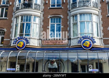 Amsterdam, Niederlande - 9. September 2018: Fassade des Bulldog Cannabis Coffee Shop in der Altstadt von Amsterdam, Niederlande Stockfoto