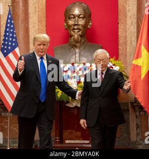 Am 27. Februar 2019 traf sich US-Außenminister Michael R. Pompeo mit Präsident Donald J. Trump in Hanoi, Vietnam, bei einem Gespräch mit dem vietnamesischen Präsidenten Nguyên Phú Trọng. Stockfoto