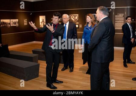 Sekretär Pompeo und Frau Pompeo besuchen Yad Vashem in Jerusalem US-Außenminister Michael R. Pompeo und Frau Susan Pompeo besuchen Yad Vashem in Jerusalem, Israel am 21. März 2019. Stockfoto