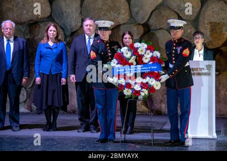 Sekretär Pompeo und Frau Pompeo besuchen Yad Vashem in Jerusalem US-Außenminister Michael R. Pompeo und Frau Susan Pompeo besuchen Yad Vashem in Jerusalem, Israel am 21. März 2019. Stockfoto