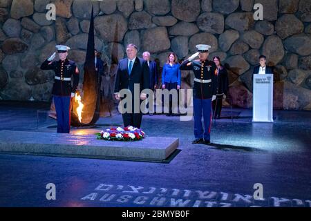 Sekretär Pompeo und Frau Pompeo besuchen Yad Vashem in Jerusalem US-Außenminister Michael R. Pompeo und Frau Susan Pompeo besuchen Yad Vashem in Jerusalem, Israel am 21. März 2019. Stockfoto