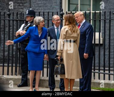 Präsident Donald Trump trifft sich am 4. Juni 2019 mit der britischen Premierministerin Theresa May, um wichtige bilaterale Fragen zu erörtern und die Beziehungen zwischen den USA und Großbritannien zu stärken. Stockfoto