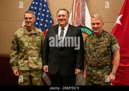 Sekretär Pompeo nimmt an einem Arbeitsfrühstück mit CENTCOM & SOCOM Commanders Teil US-Außenminister Michael R. Pompeo nimmt an einem Arbeitsfrühstück am United States Central Command und am United States Special Operations Command am MacDill Air Force Base in Tampa, Florida, am 18. Juni 2019 Teil. Stockfoto