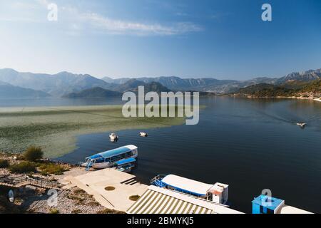 Montenegro, Nationalpark Skadar See - September, 21 2018: Eine schöne Aussicht auf die Landschaft am Skadar See, berühmte Touristenattraktion und der größte See Stockfoto