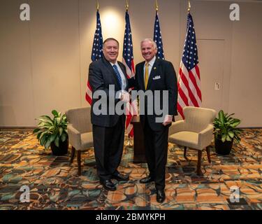 Am 10. November 2019 traf sich der US-Außenminister Mike Pompeo mit dem Gouverneur von South Carolina Henry McMaster in Charleston, South Carolina, um über staatliche und nationale Fragen zu diskutieren. Stockfoto