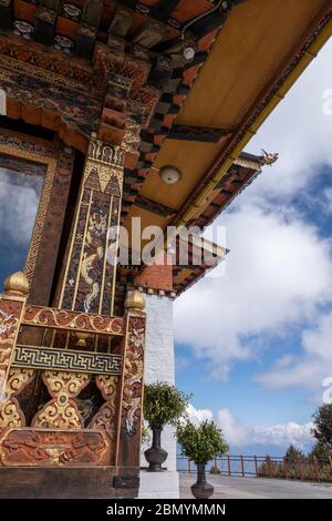 Bhutan, Dochula Pass. Druk Wangyel Lhakhng Tempel. Gedenkstätte zur Feier des 100. Jahrs der Monarchie in Bhutan. Stockfoto