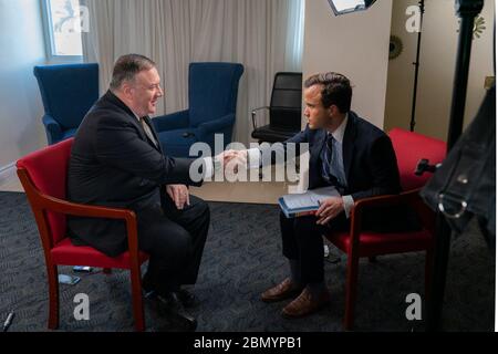 Minister Pompeo nimmt am Interview mit Bloomberg Teil Außenminister Michael R. Pompeo nimmt am 22. Januar 2020 an einem Interview mit Bloomberg in Kingston, Jamaika, Teil. Stockfoto