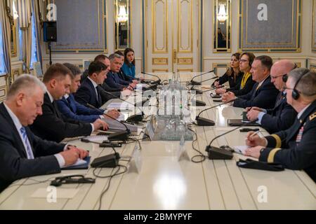 Am 31. Januar 2020 traf sich der US-Außenminister Michael Pompeo mit dem ukrainischen Präsidenten Wolodymyr Zelenskyj in Kiew, Ukraine, um wichtige bilaterale Fragen zwischen den USA und der Ukraine zu erörtern. Stockfoto