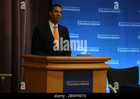 Vorsitzender der FCC Pai liefert Bemerkungen auf der Ministerialkonferenz zur Förderung der Religionsfreiheit Vorsitzender der Federal Communications Commission Ajit Pai hält Bemerkungen auf der Ministerialkonferenz zur Förderung der Religionsfreiheit im US-Außenministerium in Washington D.C. am 17. Juli 2019 statt. Stockfoto