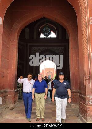 Stellvertretender Staatssekretär Sullivan Tours der Taj Mahal Stellvertretende Staatssekretär John J. Sullivan Touren das Taj Mahal, in Neu Delhi, Indien, am 16. August 2019. Stockfoto