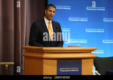 Vorsitzender der FCC Pai liefert Bemerkungen auf der Ministerialkonferenz zur Förderung der Religionsfreiheit Vorsitzender der Federal Communications Commission Ajit Pai hält Bemerkungen auf der Ministerialkonferenz zur Förderung der Religionsfreiheit im US-Außenministerium in Washington D.C. am 17. Juli 2019 statt. Stockfoto