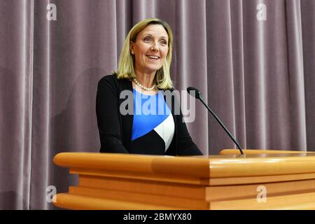 Staatssekretär Thompson hält Bemerkungen auf der NVV-Depositarkonferenz der Staatssekretär für Rüstungskontrolle und internationale Sicherheit Andrea Thompson hält Bemerkungen auf der NVV-Depositarkonferenz zum 50. Jahrestag der Eröffnung des Vertrags über die Nichtverbreitung von Kernwaffen im Außenministerium. Stockfoto