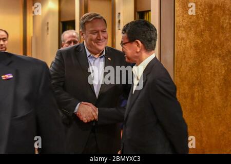 Minister Pompeo trifft japanischen Außenminister ein US-Außenminister Michael R. Pompeo trifft sich am 7. Juli 2018 mit dem japanischen Außenminister Tarō Kōno in Tokio, Japan. Stockfoto