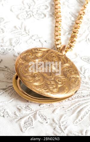 Vintage Goldmedaille auf besticktem Taschentuch, USA Stockfoto