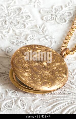 Vintage Goldmedaille auf besticktem Taschentuch, USA Stockfoto