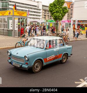 Der Oldtimer Trabant der DDR in Berlin Stockfoto