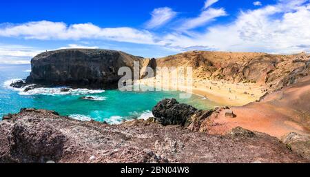 Einzigartige bunte Strände des vulkanischen Lanzarote. Papagayo Strand. Kanarische Inseln Stockfoto