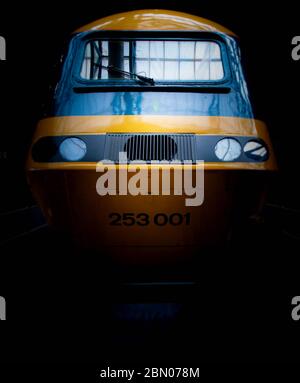 British Rail Intercity 125 (Class 43 HST) in original blaugrau wird zum festen Bestandteil im National Railway Museum Stockfoto