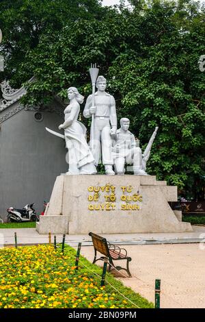 Das Märtyrerdenkmal, ein patriotisches Denkmal des Vietnamkrieges, nahe Hoan Kiem See, Downtown Hanoi, Nord Vietnam, Süd-Ost Asien Stockfoto