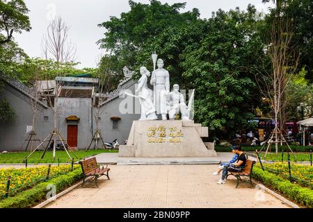 Das Märtyrerdenkmal, ein patriotisches Denkmal des Vietnamkrieges, nahe Hoan Kiem See, Downtown Hanoi, Nord Vietnam, Süd-Ost Asien Stockfoto